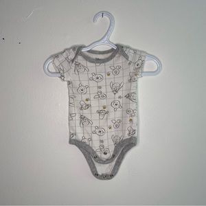 Winnie the poo new born onesie (for swifties having Babies)
